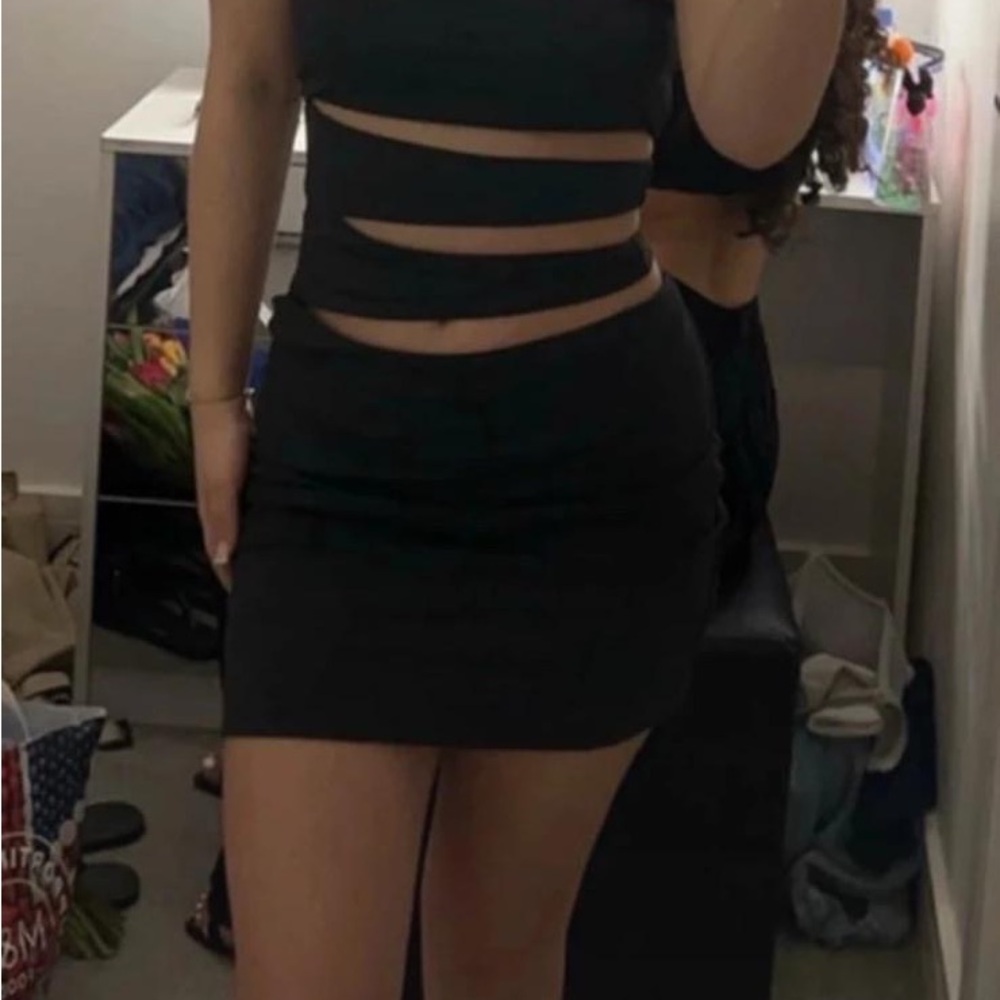 Chic Black Halter Bodycon Dress for Night Out